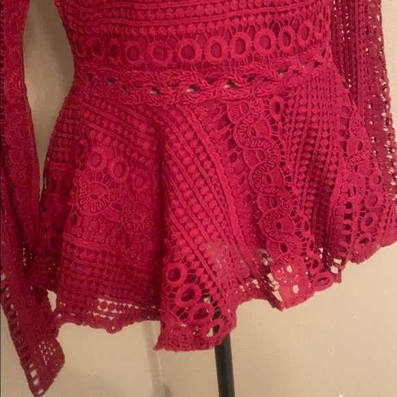 🌻Lovely Crochet lace peplum top in burgundy.🌻 - Picture 3 of 7